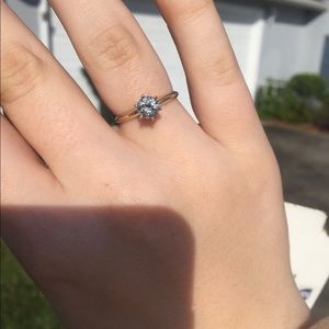 Yellow gold 1 carrot diamond ring. Size 9.5 ,